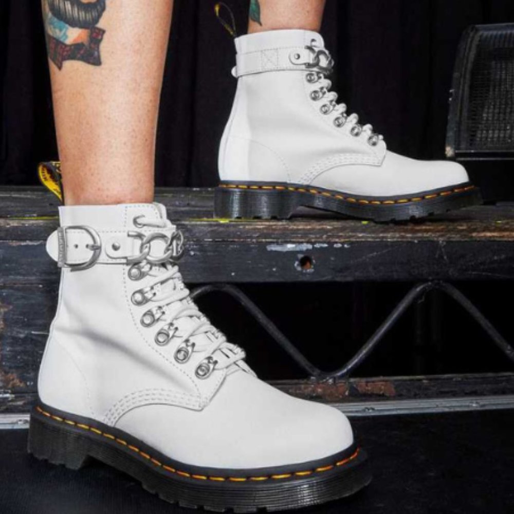 NIB Dr. Martens 1460 Pascal Chain White 7